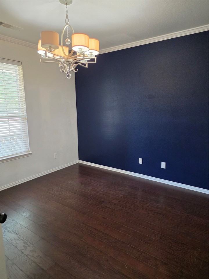 1320 Wheatear Dr - Photo 5 of 33