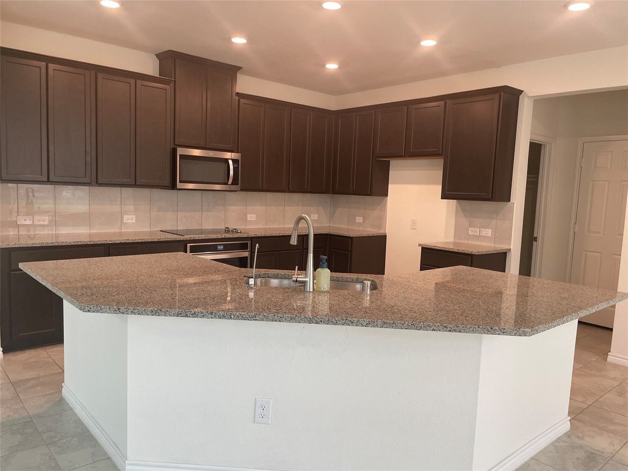 8921 Bison Creek Dr - Photo 4 of 27