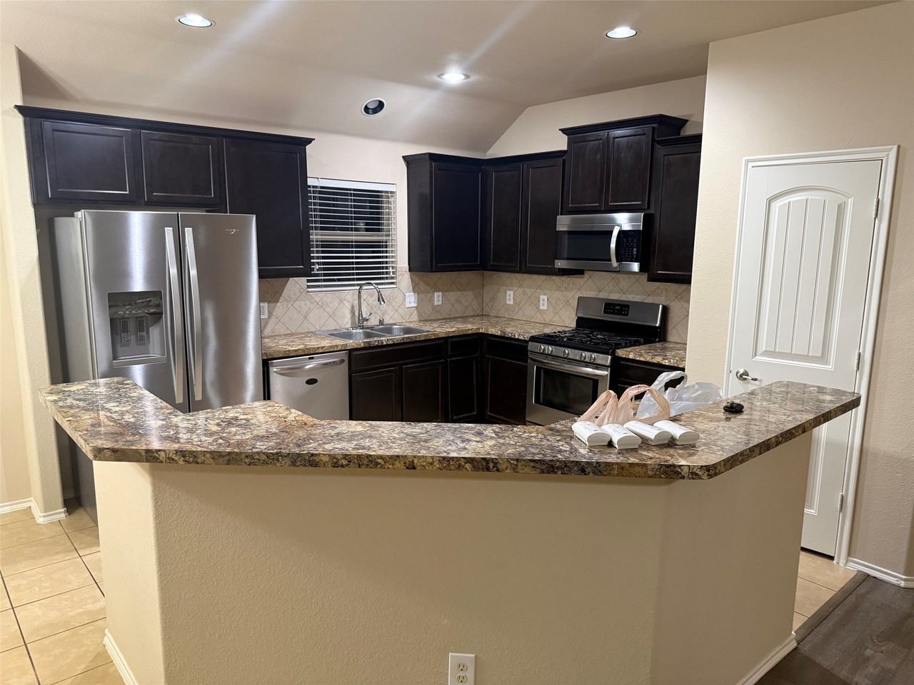2208 Jonathan Creek Dr - Photo 2 of 7