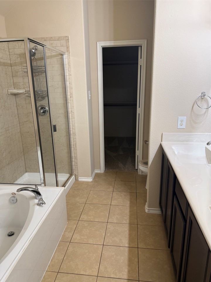 2208 Jonathan Creek Dr - Photo 4 of 7