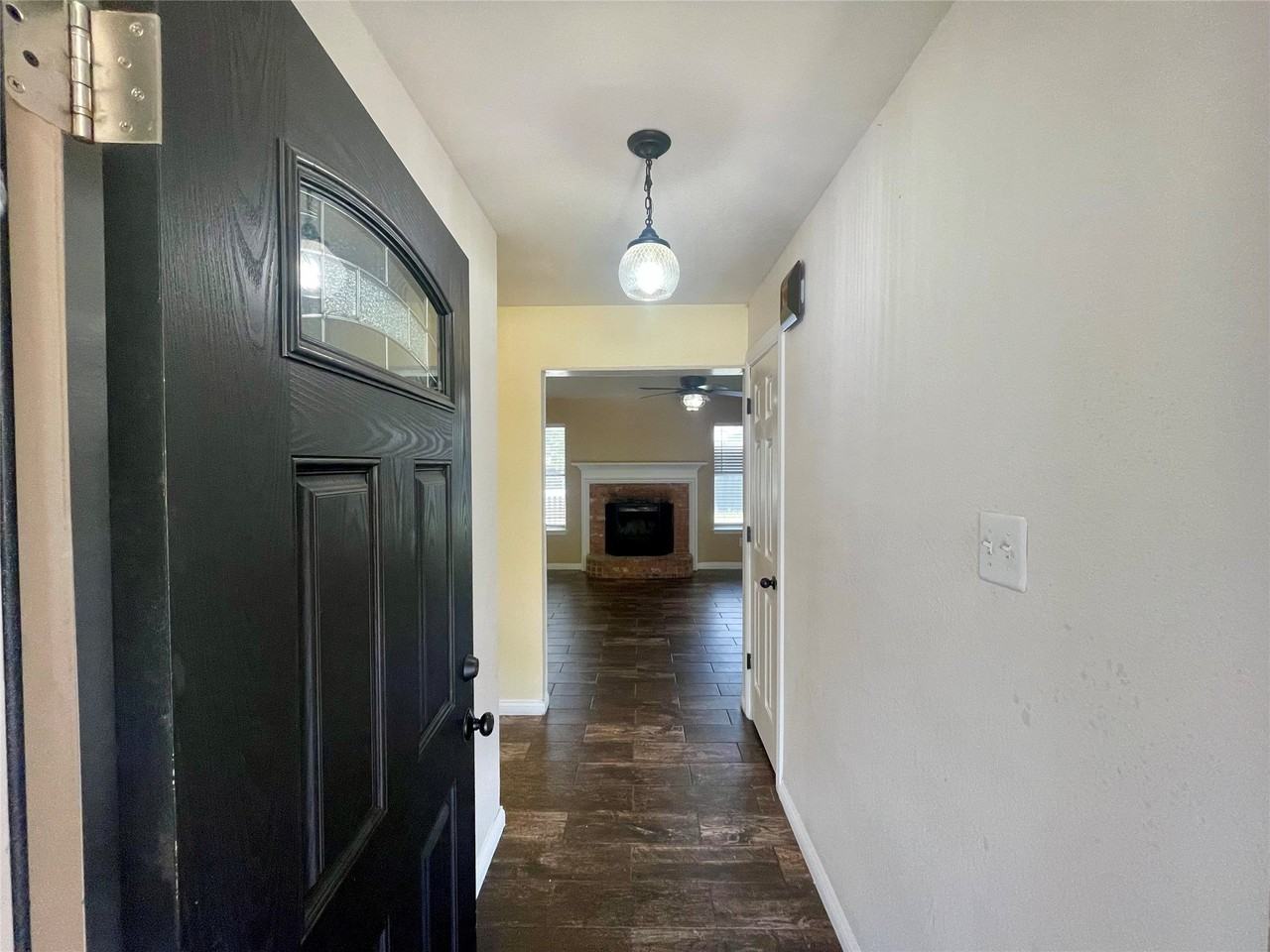 625 Main St - Photo 2 of 24