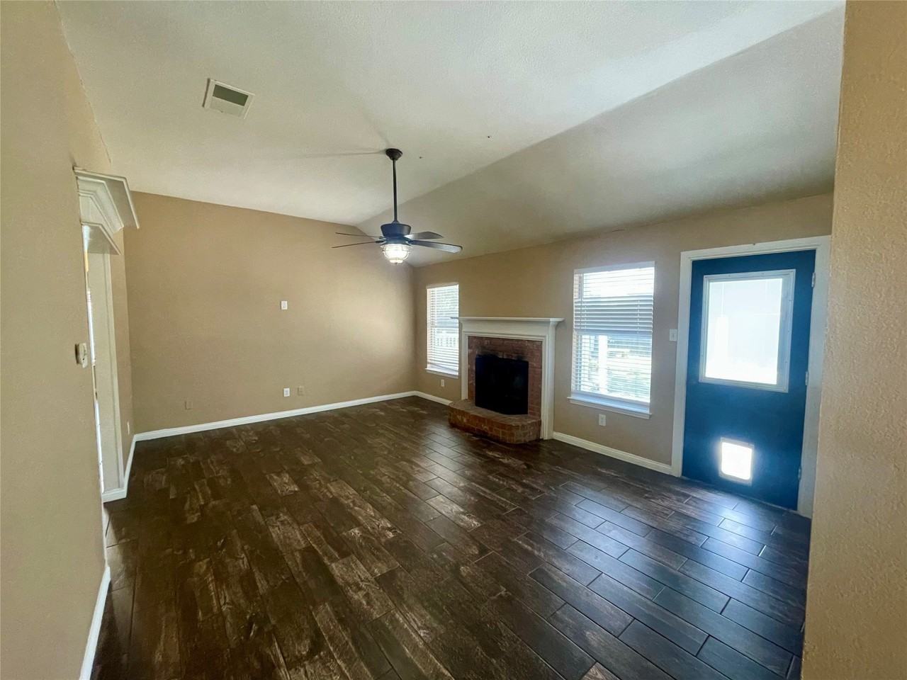 625 Main St - Photo 4 of 24