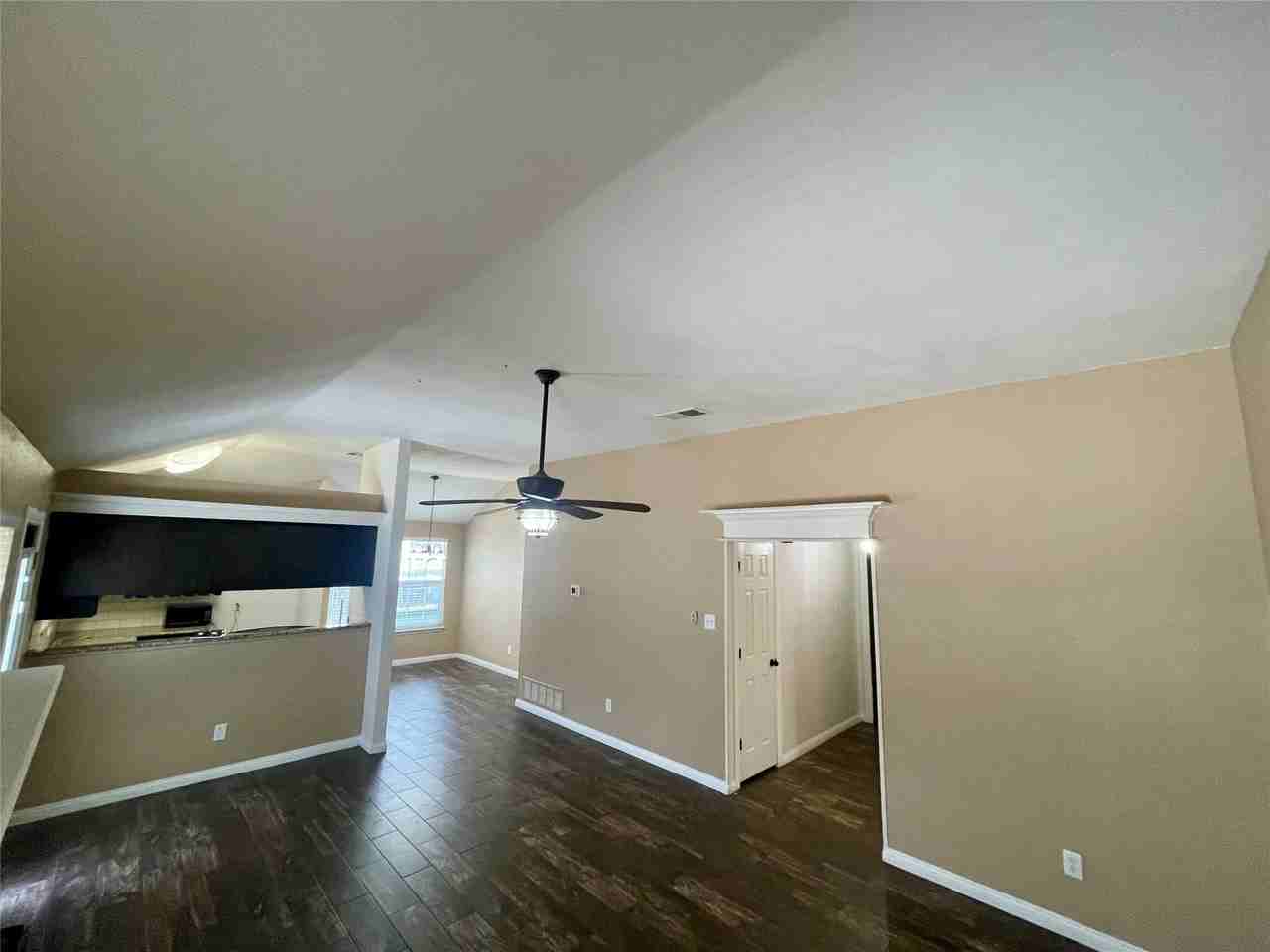 625 Main St - Photo 5 of 24