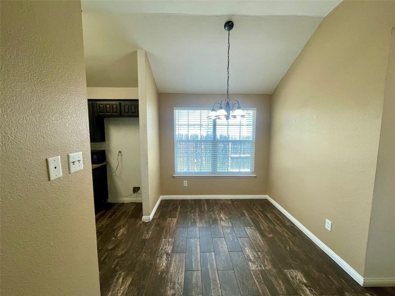 625 Main St - Photo 6 of 24