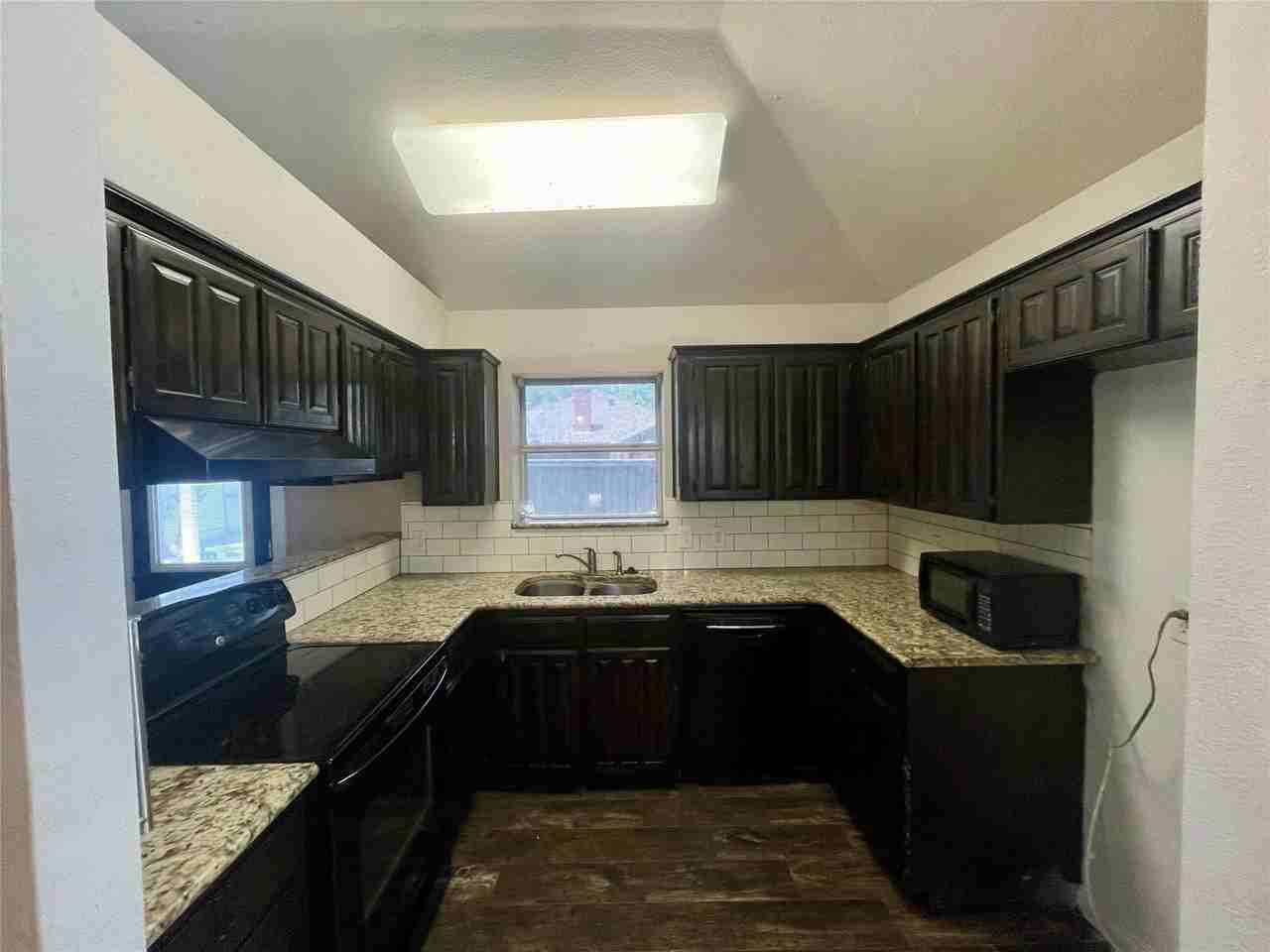 625 Main St - Photo 7 of 24