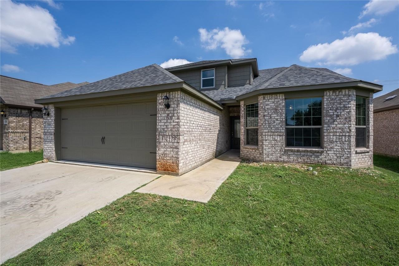 1148 Maplewood Ln - Photo 2 of 27