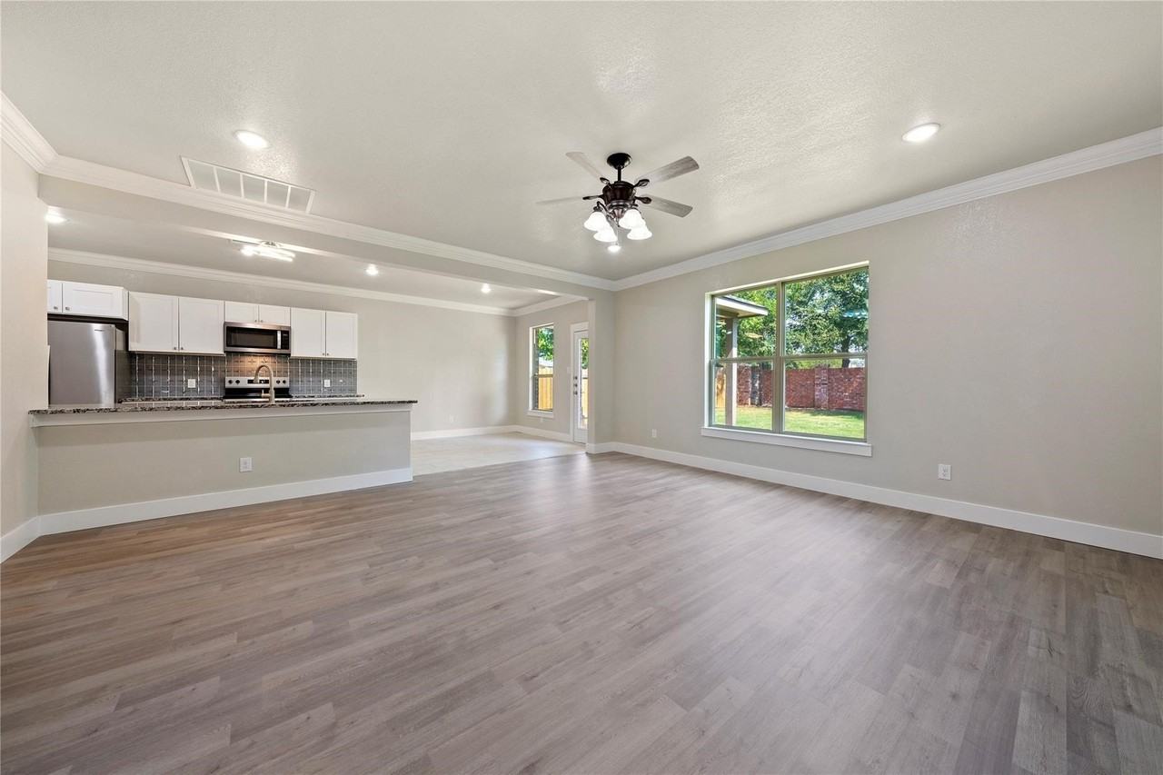 1148 Maplewood Ln - Photo 4 of 27