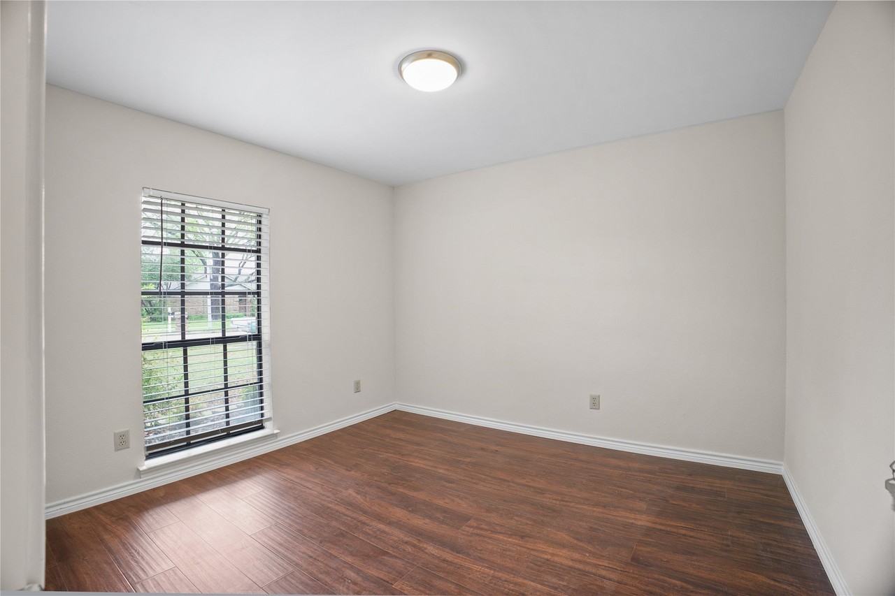 3228 Anchor Dr - Photo 5 of 25