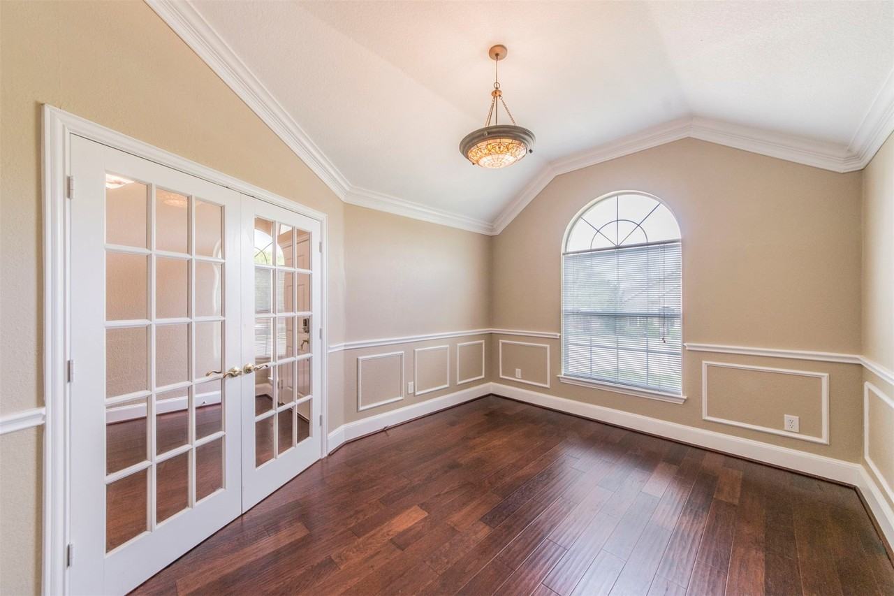 5212 Estrella Ln - Photo 2 of 16