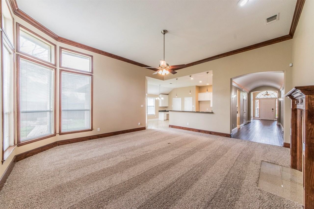 5212 Estrella Ln - Photo 4 of 16