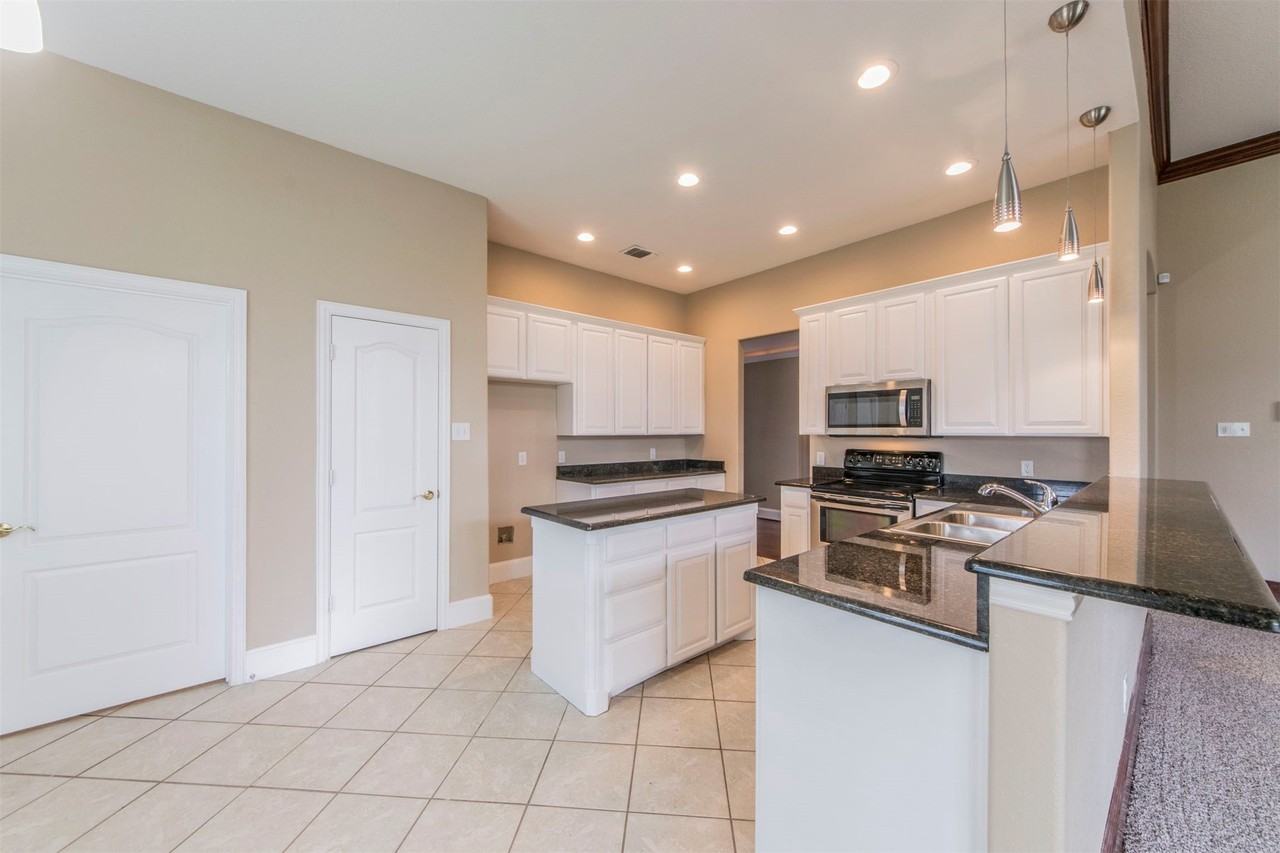 5212 Estrella Ln - Photo 6 of 16