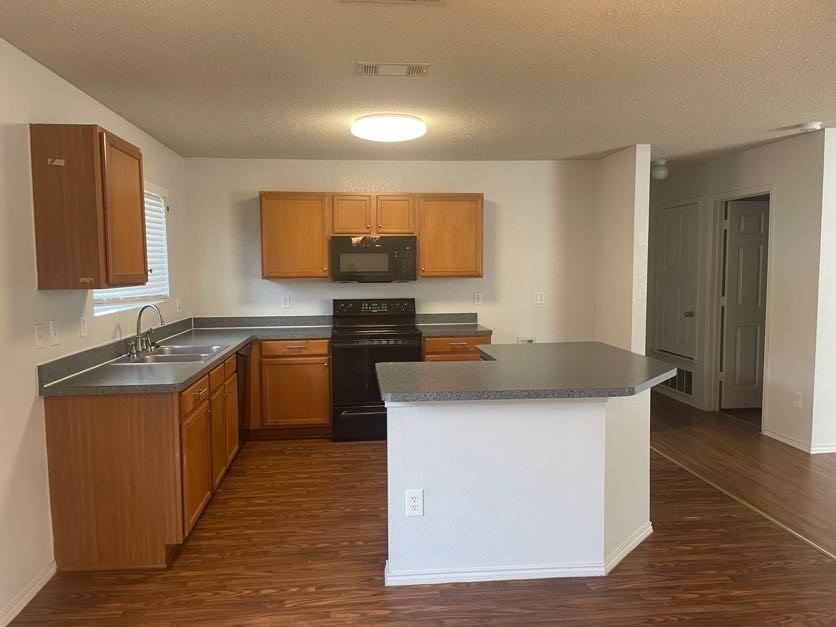820 Eagle Dr - Photo 2 of 12