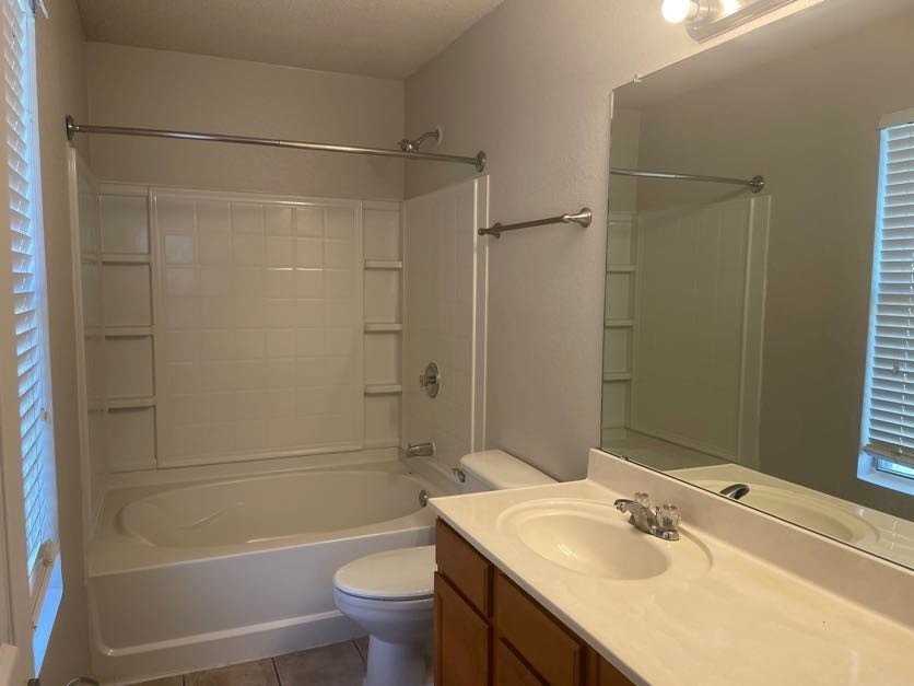 820 Eagle Dr - Photo 7 of 12