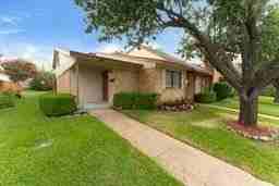 2011 Towngate Dr - Photo 2 of 31