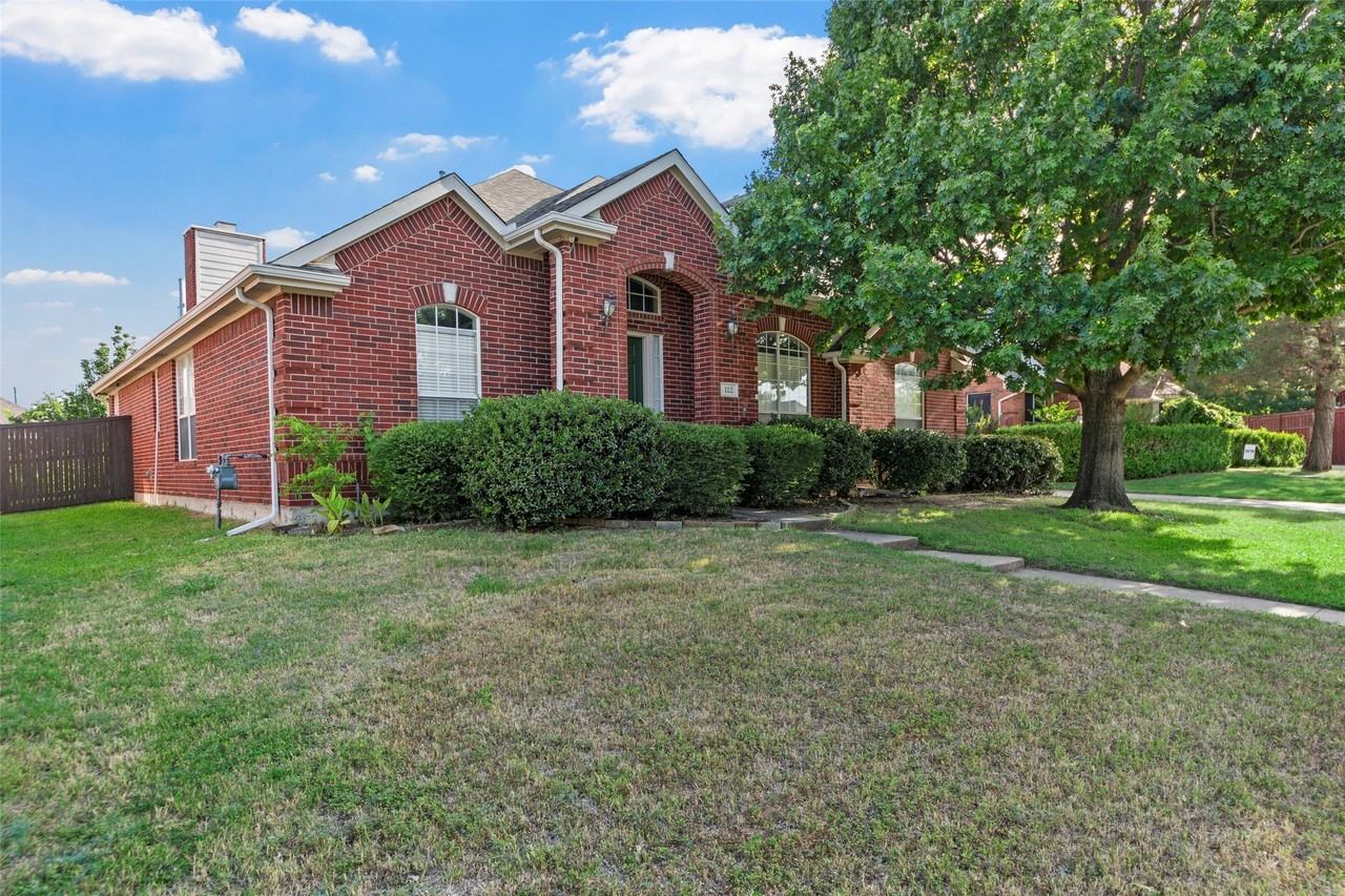112 Sweetgum Dr - Photo 2 of 38