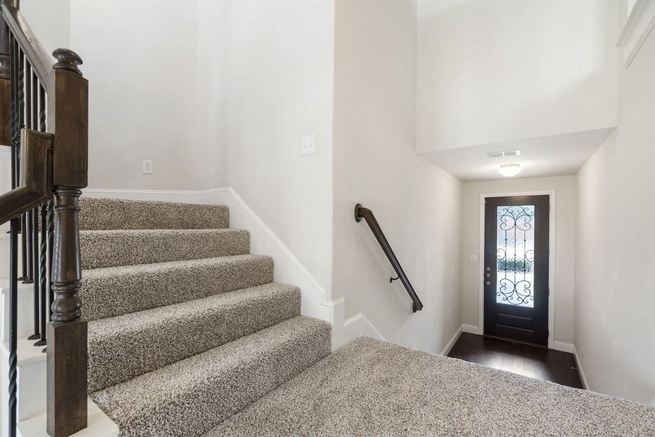 2640 Venice Dr #2 - Photo 4 of 38