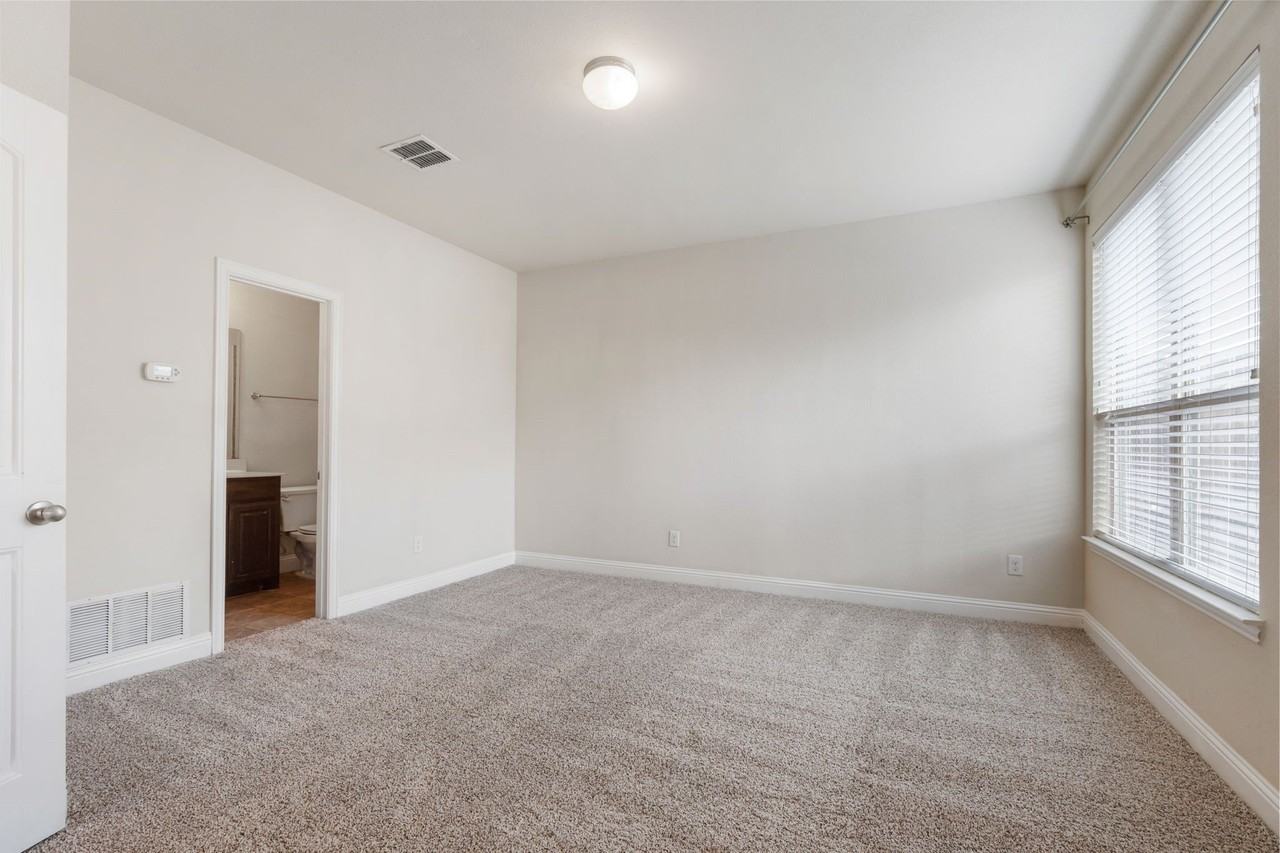 2640 Venice Dr #2 - Photo 5 of 38