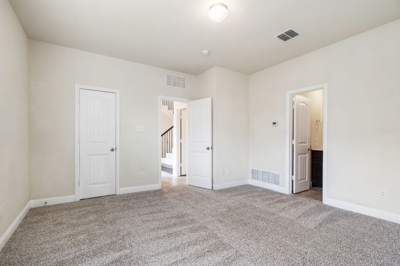 2640 Venice Dr #2 - Photo 6 of 38