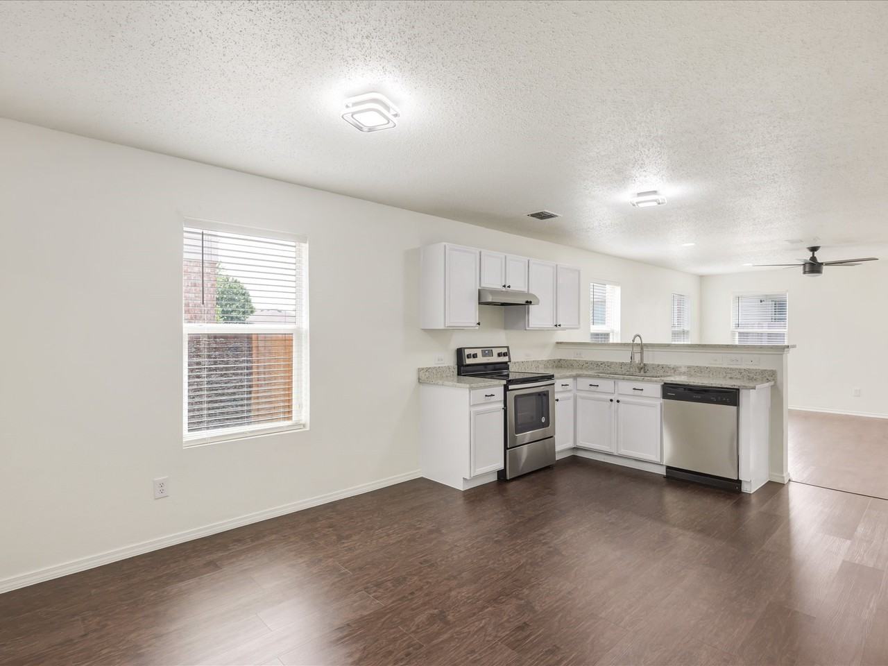 4816 Waterford Dr - Photo 2 of 25
