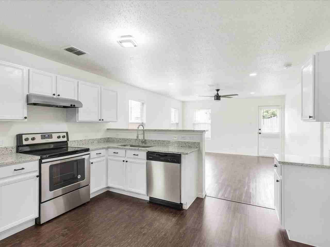4816 Waterford Dr - Photo 3 of 25
