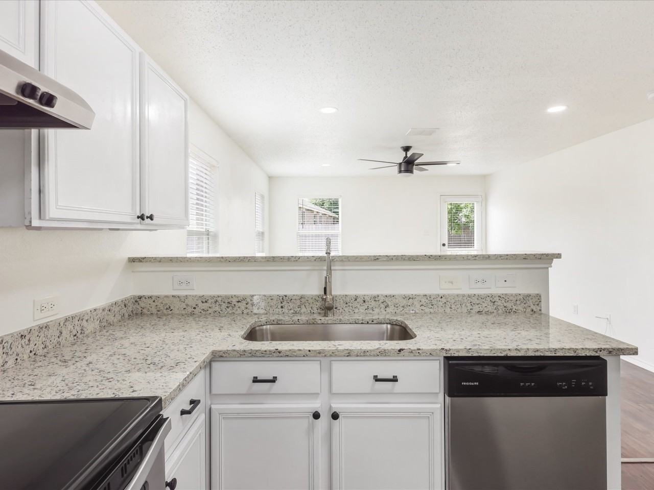 4816 Waterford Dr - Photo 4 of 25