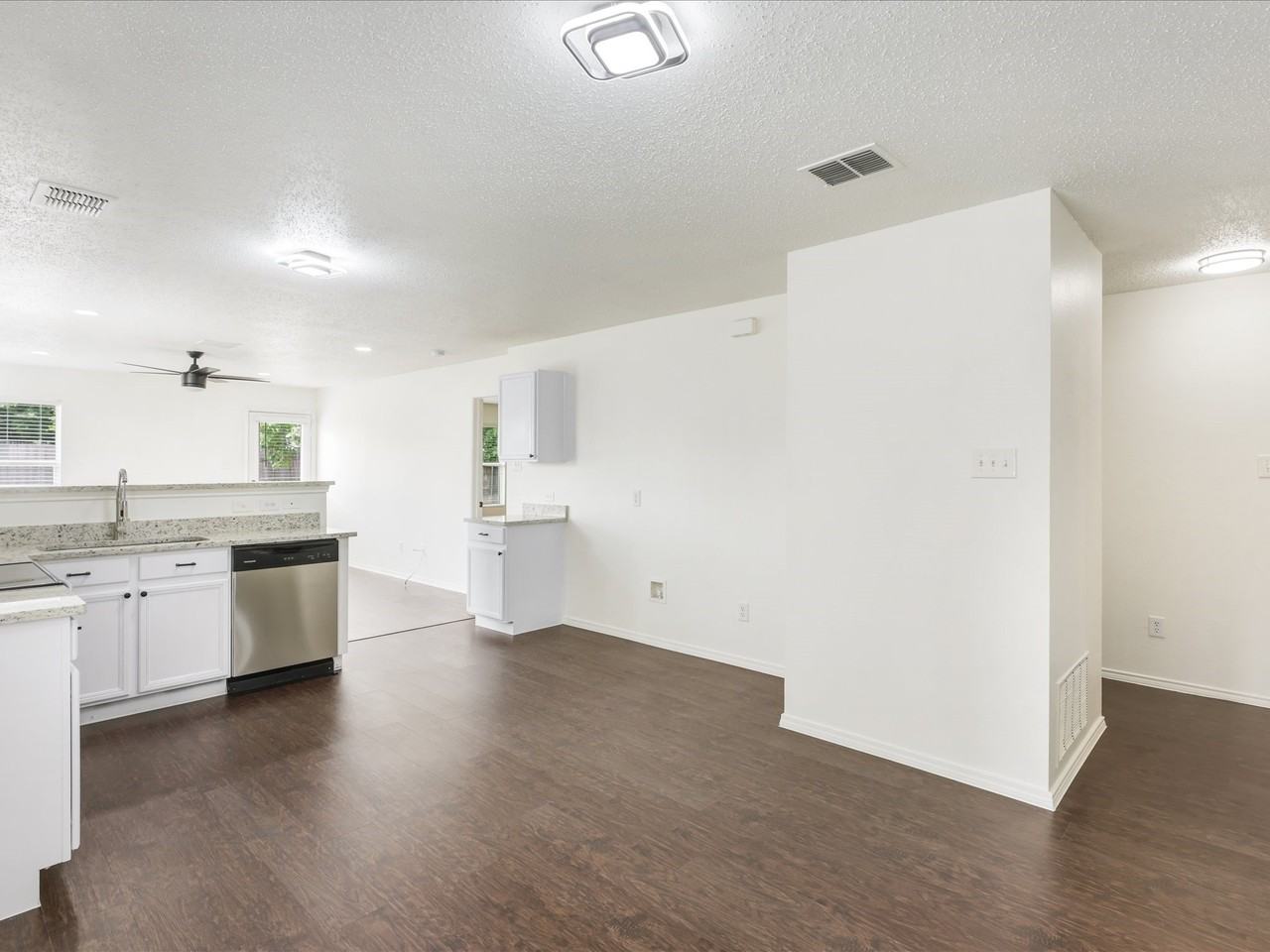 4816 Waterford Dr - Photo 6 of 25