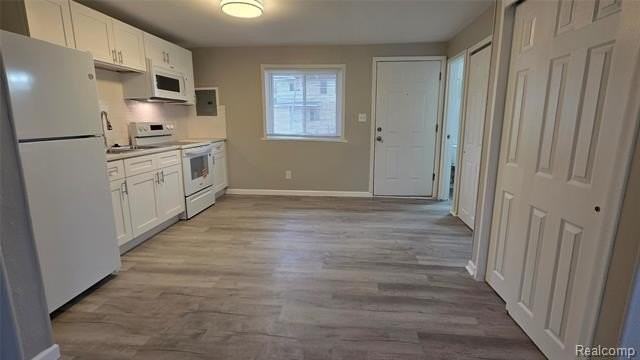 33507 Berville Ct - Photo 4 of 24