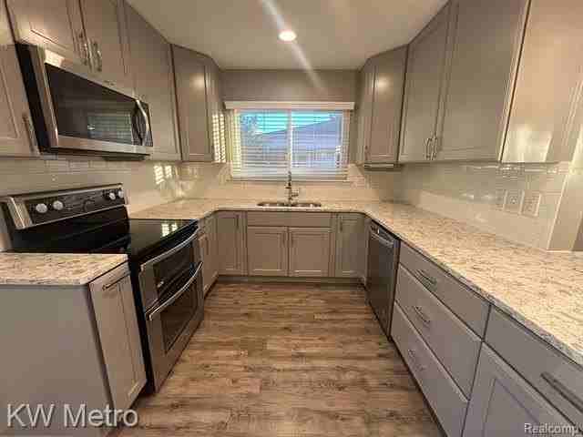1210 Kenilworth Pl - Photo 4 of 17