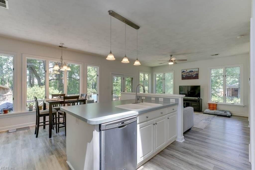 132 Causeway Dr - Photo 2 of 36