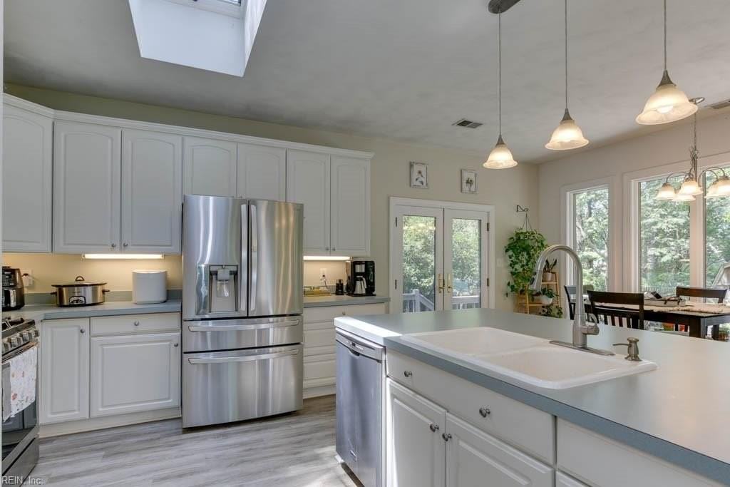 132 Causeway Dr - Photo 3 of 36