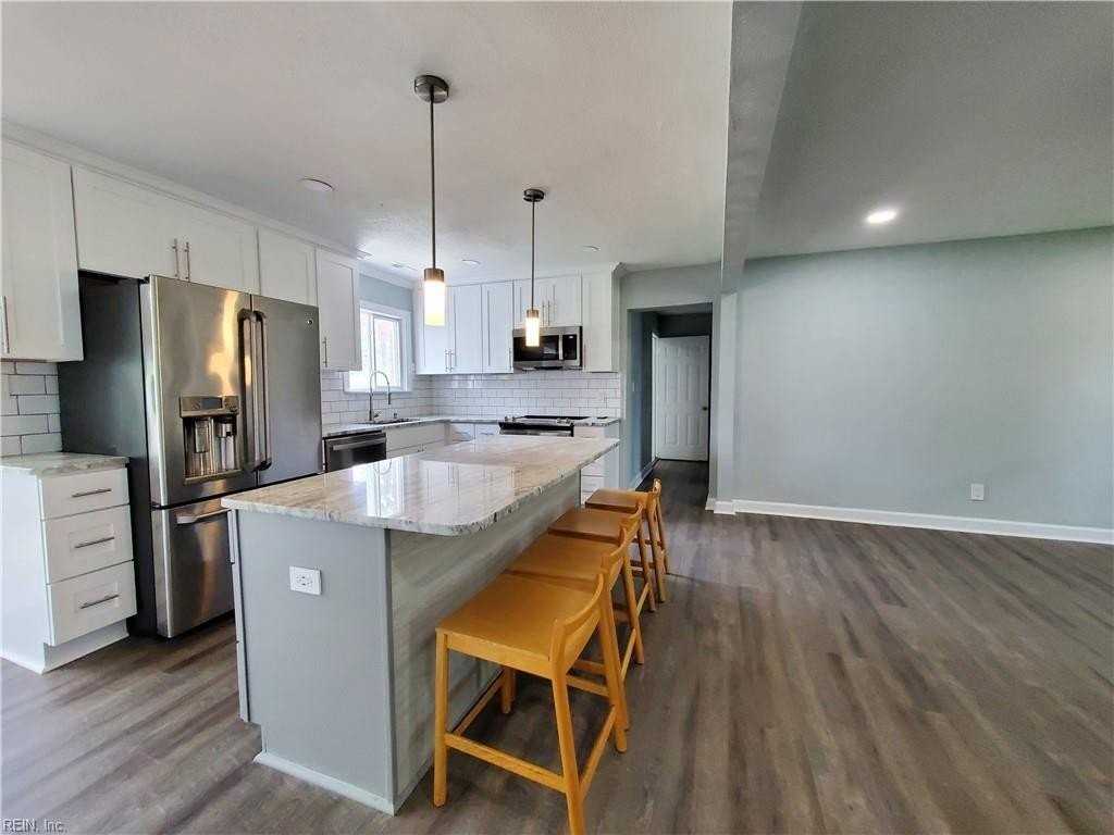 1537 Selden St - Photo 2 of 13