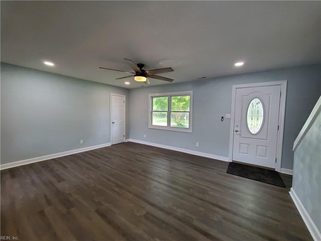 1537 Selden St - Photo 3 of 13