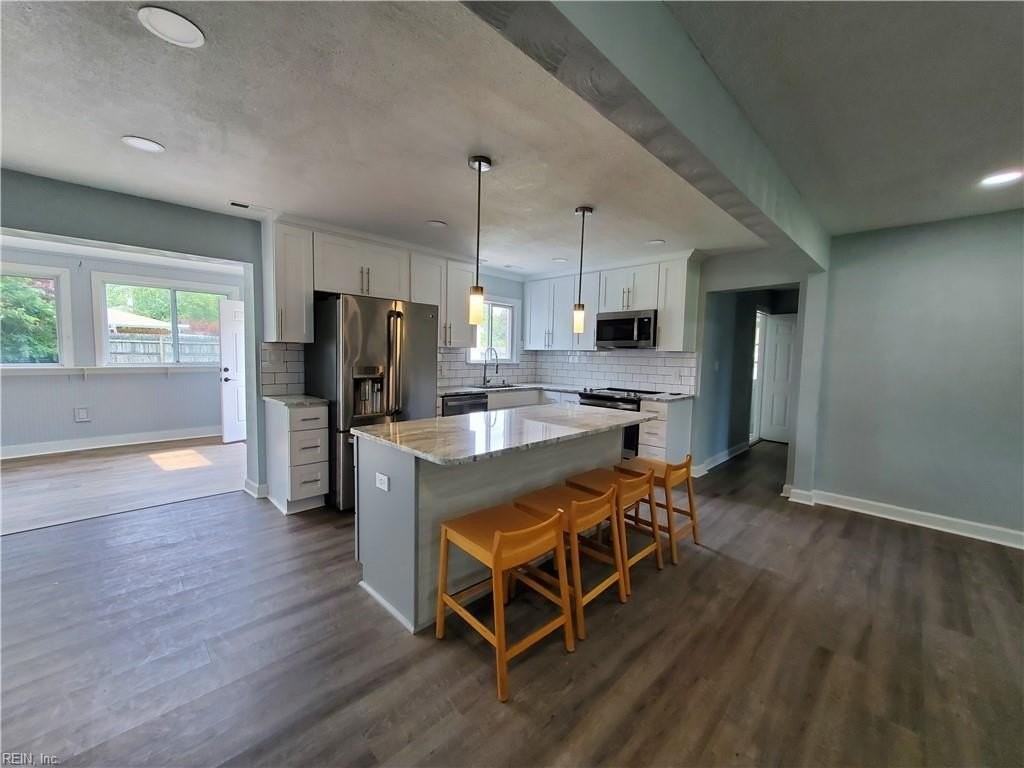 1537 Selden St - Photo 4 of 13