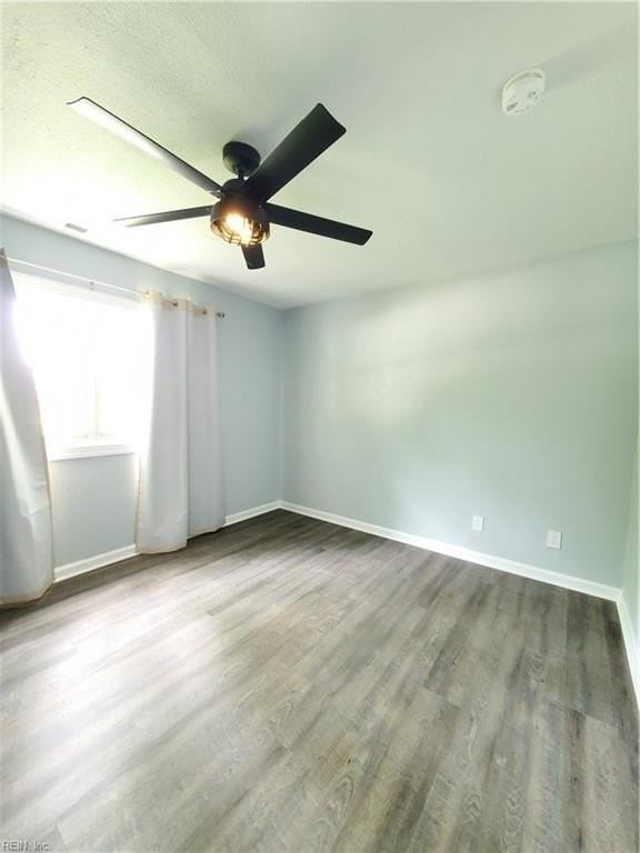 1537 Selden St - Photo 7 of 13