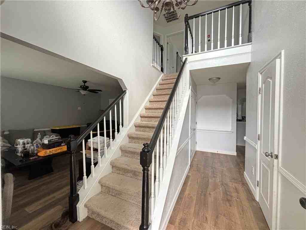 3145 Crestwood Ln - Photo 2 of 37