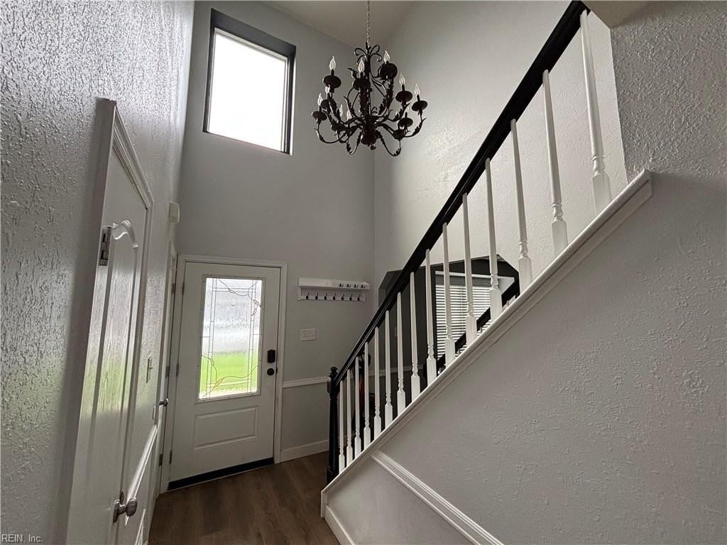3145 Crestwood Ln - Photo 3 of 37