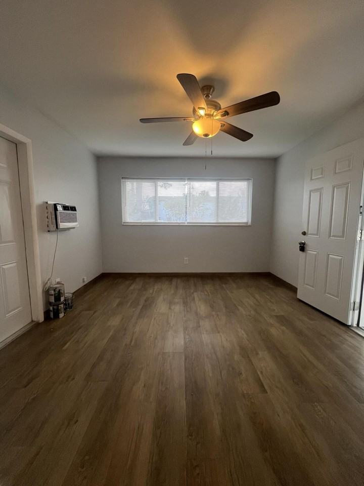1421 Se 2nd St #2 - Photo 2 of 9