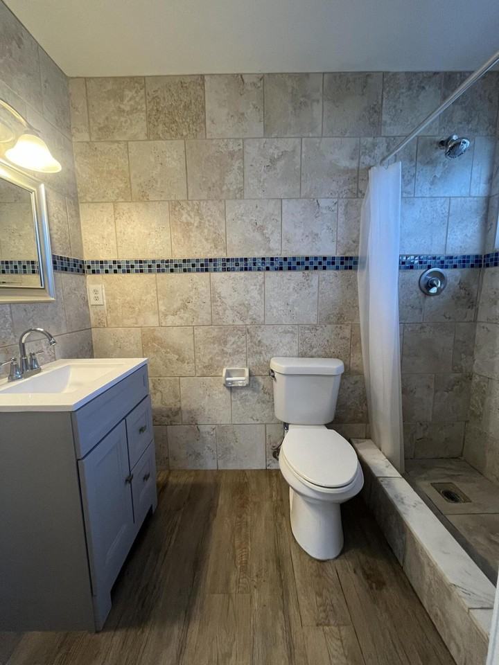 1421 Se 2nd St #2 - Photo 4 of 9