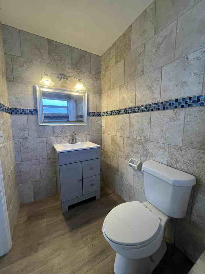 1421 Se 2nd St #2 - Photo 6 of 9