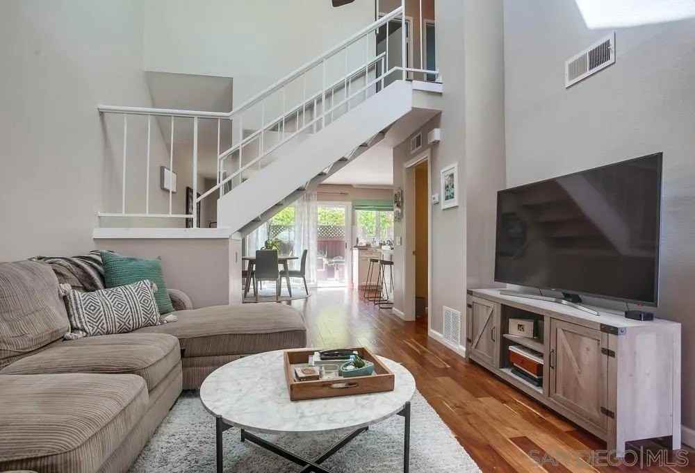 510 Turfwood Ln - Photo 4 of 19