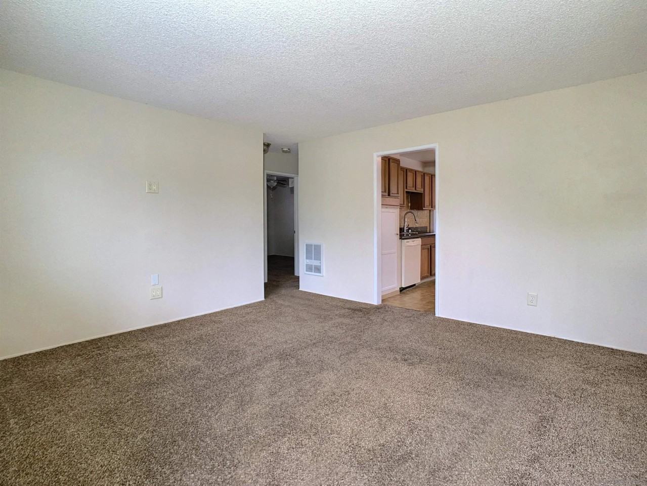 6190 Dixie Dr - Photo 7 of 22