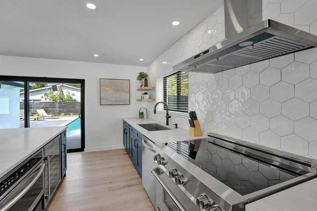 5501 Ne 18th Ter - Photo 4 of 8