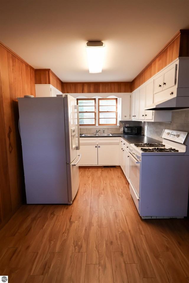 1043 Cranberry Pike - Photo 2 of 22