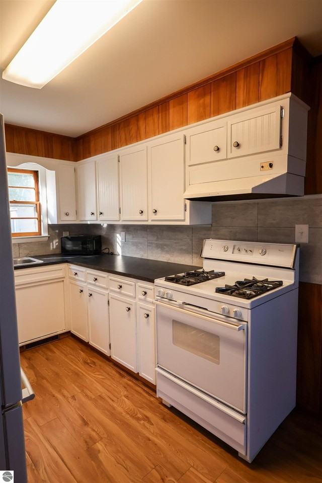 1043 Cranberry Pike - Photo 4 of 22