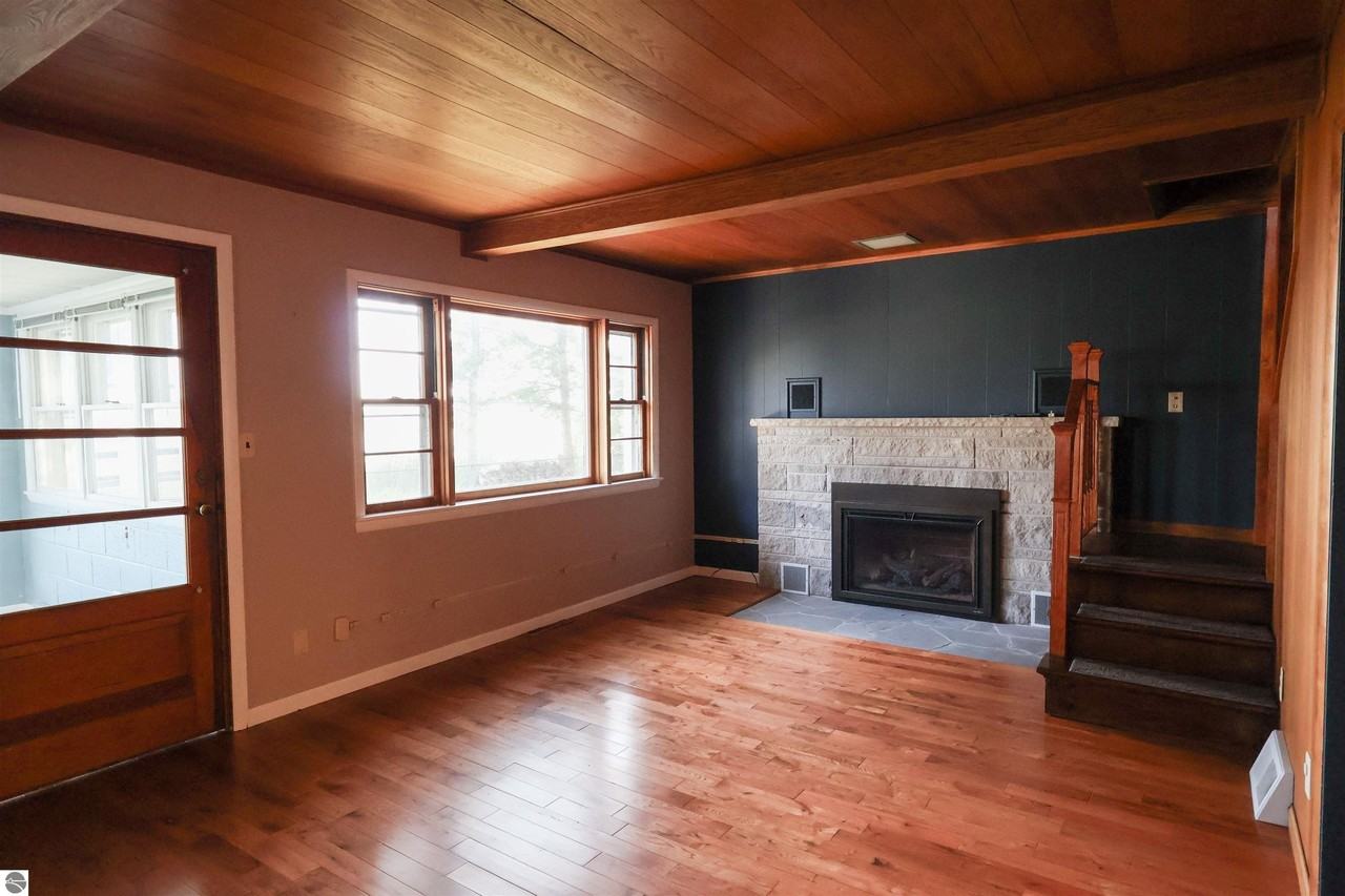 1043 Cranberry Pike - Photo 5 of 22
