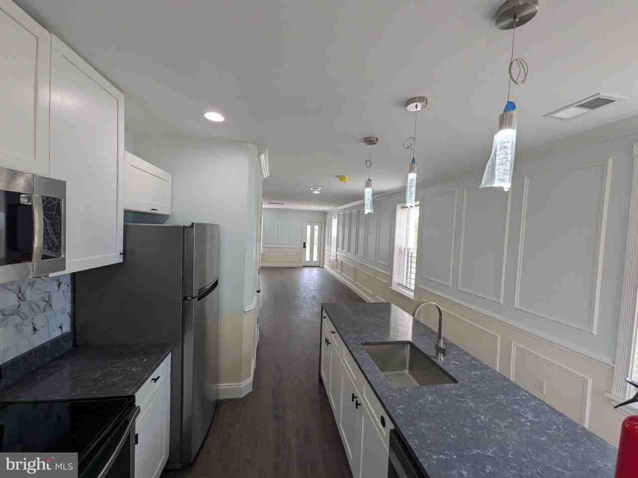 2953 Miles Ave - Photo 5 of 50
