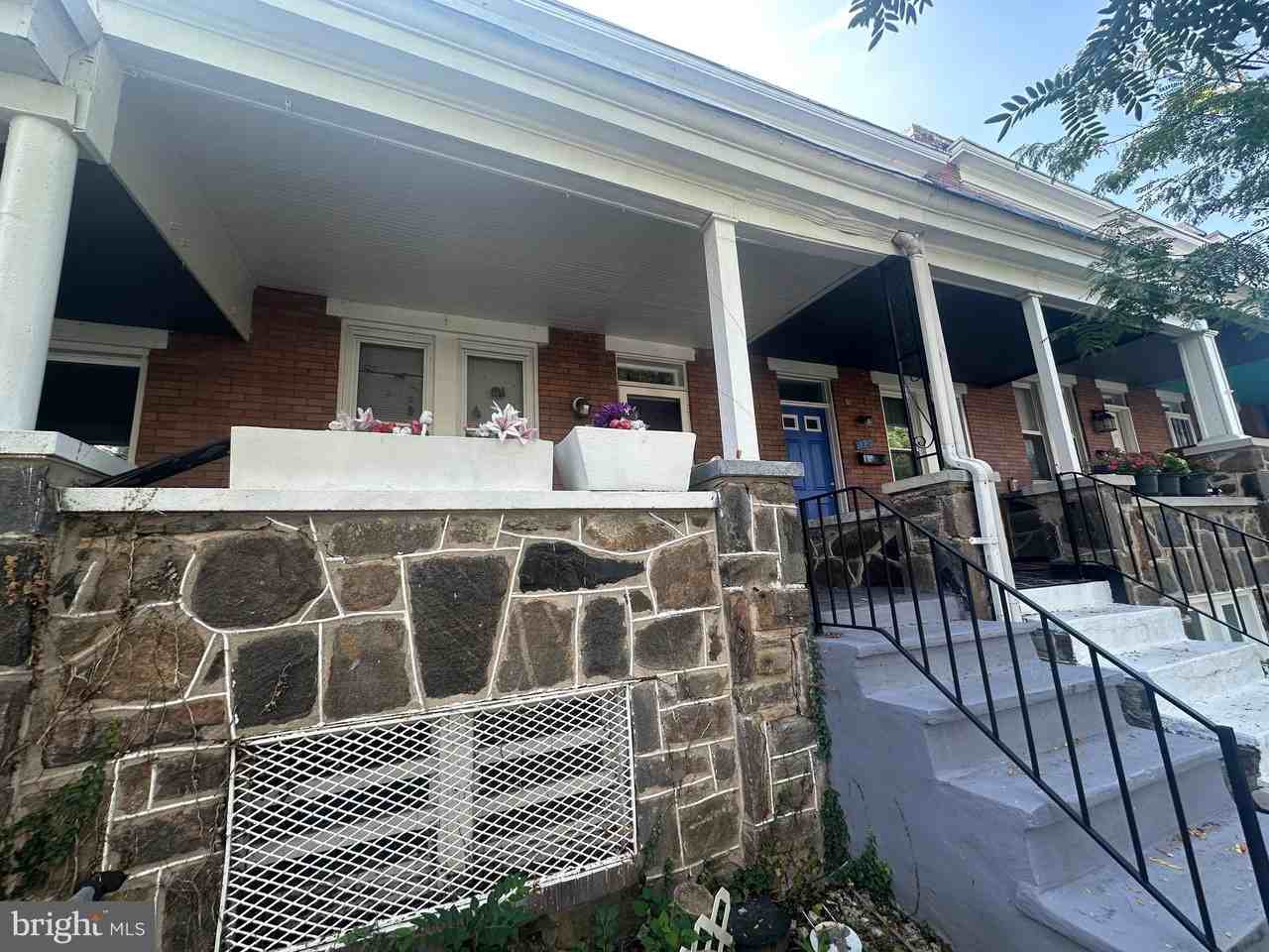 125 N Monastery Ave - Photo 2 of 21