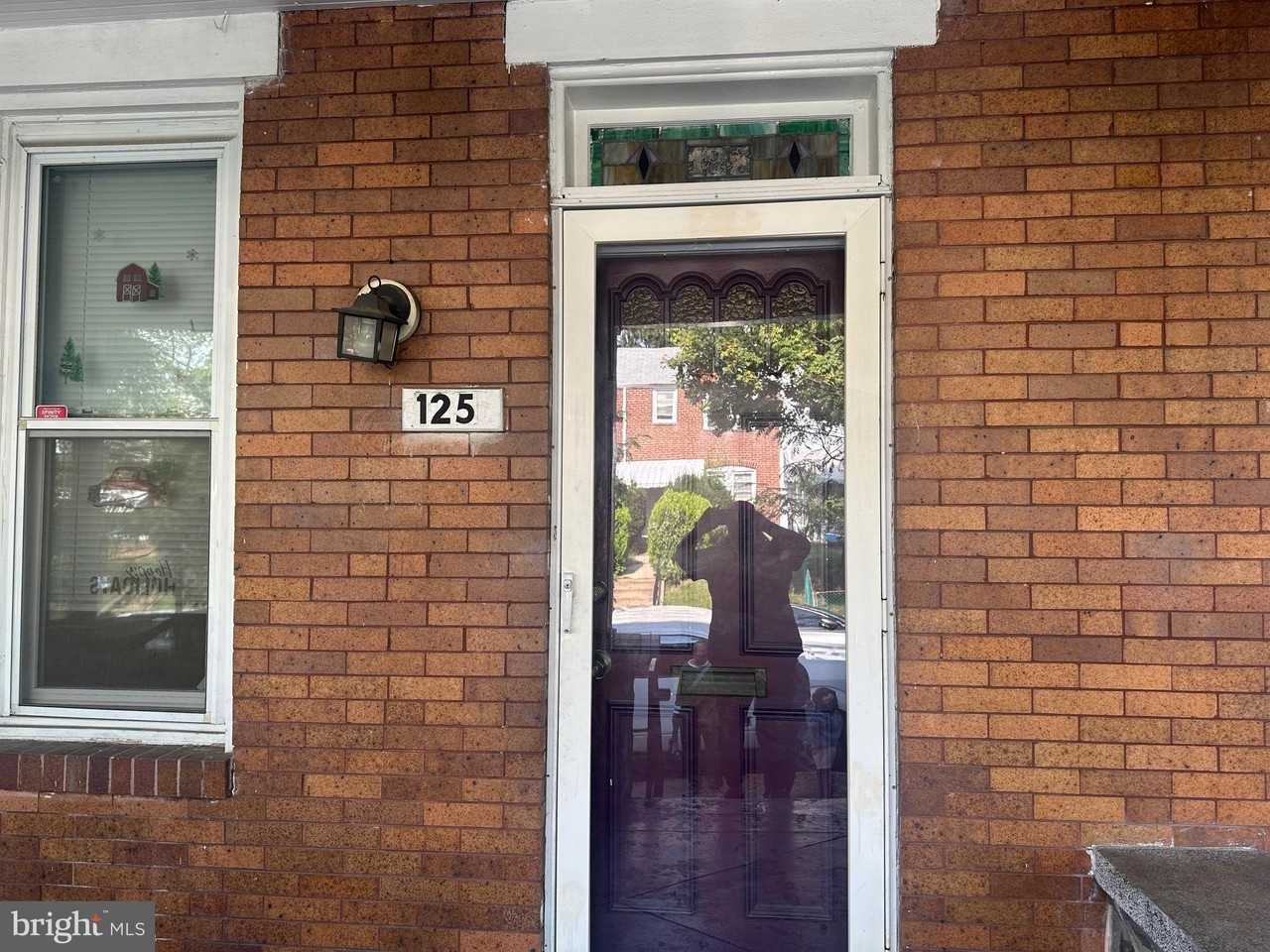 125 N Monastery Ave - Photo 3 of 21