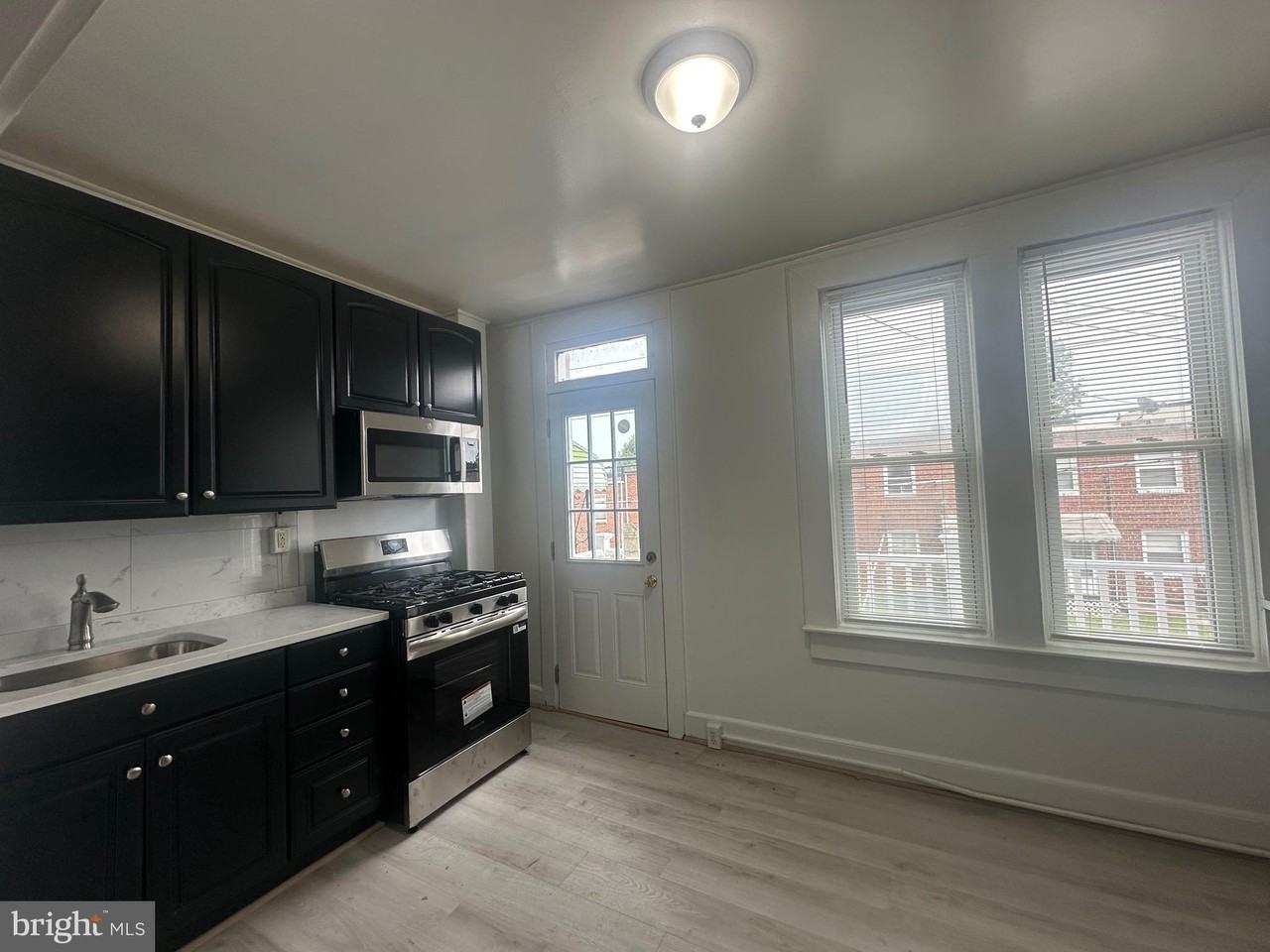 125 N Monastery Ave - Photo 4 of 21
