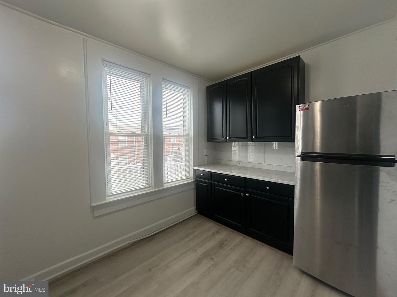 125 N Monastery Ave - Photo 5 of 21
